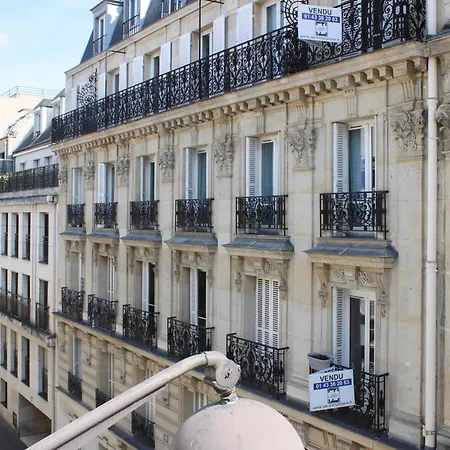 Pretty Parisian Cocoon In Rue De Levis * Paris