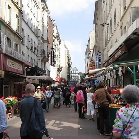 Pretty Parisian Cocoon In Rue De Lévis